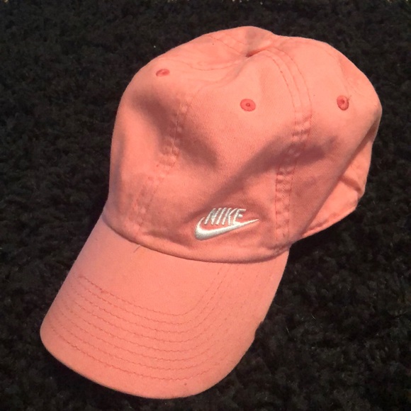Nike Accessories - Women’s Nike Hat